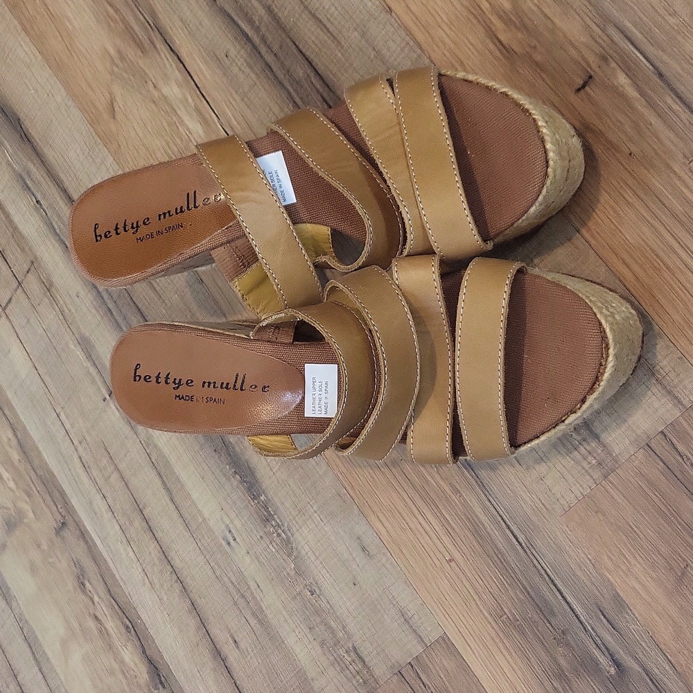 BETTYE MULLER made in Spain Camel Leather Upper Slip-On 4" Platform Sandals - Picture 4 of 13